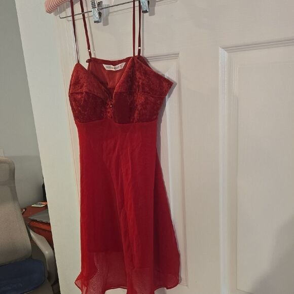 Vintage Victoria's Secret Red Chemise with Spaghetti Straps - Picture 5 of 8